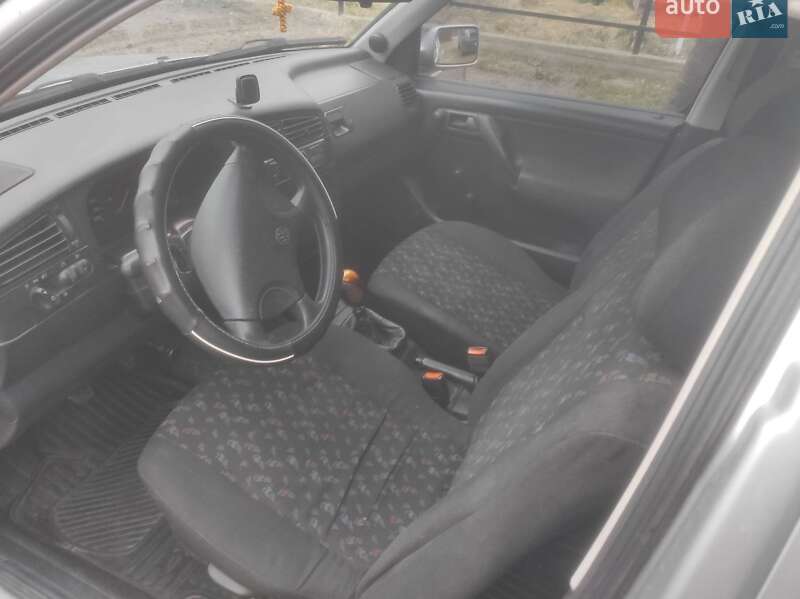 Хэтчбек Volkswagen Golf 1994 в Сарнах