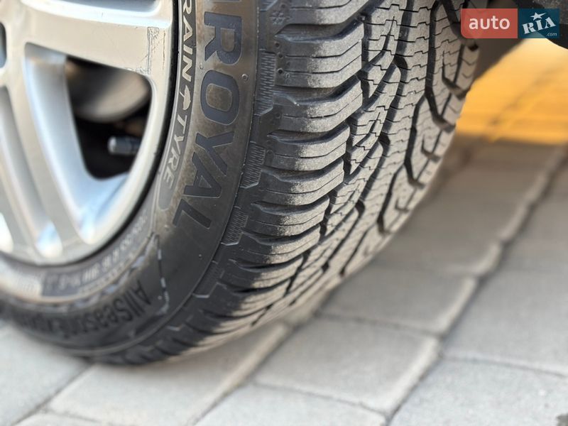 Хэтчбек Volkswagen Golf 2005 в Староконстантинове