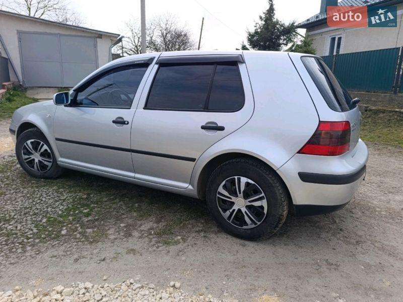 Хэтчбек Volkswagen Golf 2002 в Чорткове