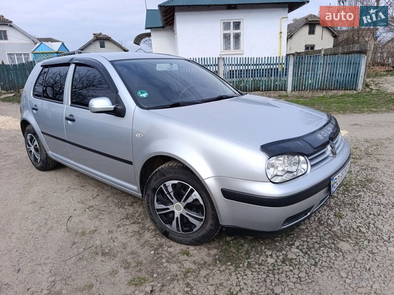 Хэтчбек Volkswagen Golf 2002 в Чорткове