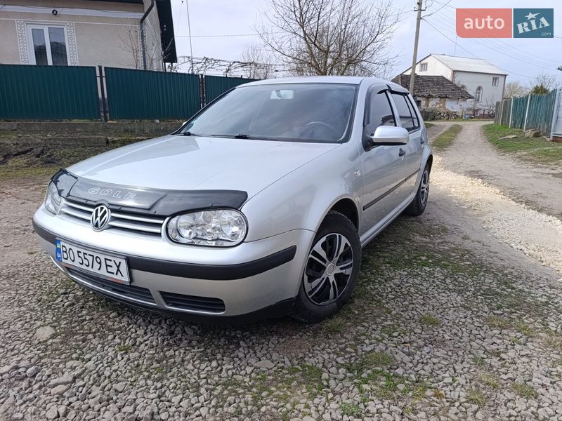 Хэтчбек Volkswagen Golf 2002 в Чорткове