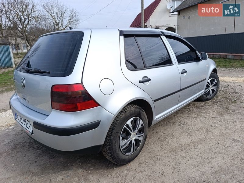 Хэтчбек Volkswagen Golf 2002 в Чорткове