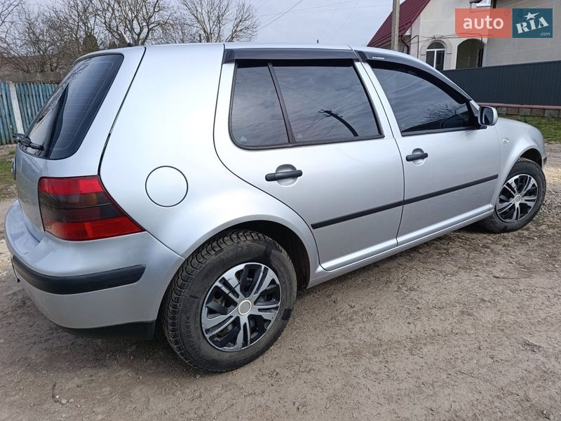 Хэтчбек Volkswagen Golf 2002 в Чорткове