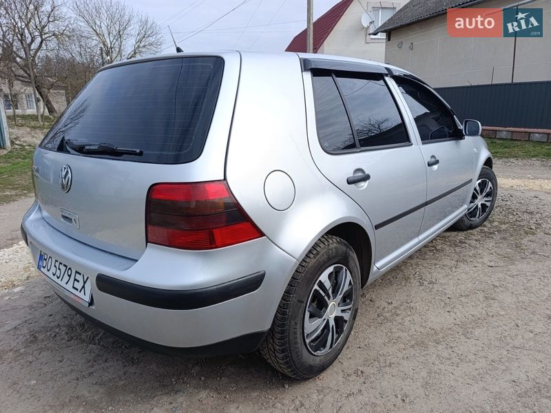 Хэтчбек Volkswagen Golf 2002 в Чорткове