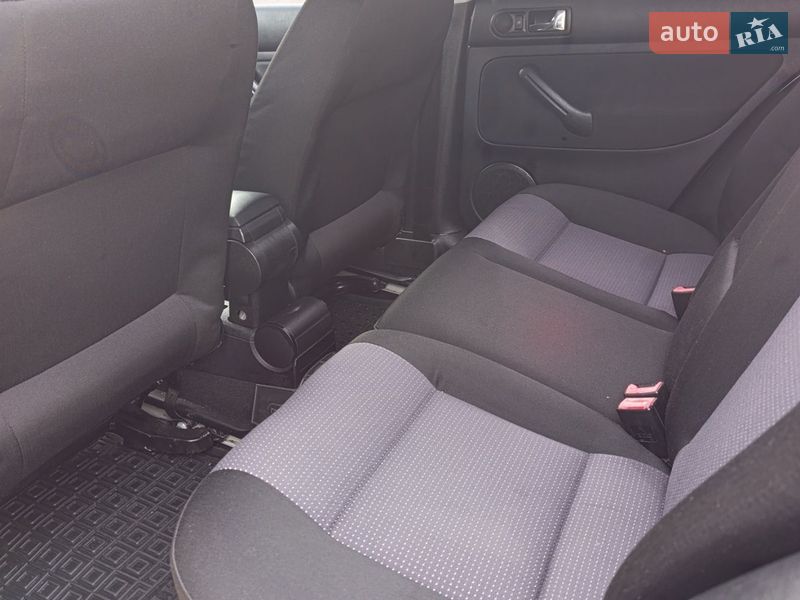 Хэтчбек Volkswagen Golf 2002 в Чорткове