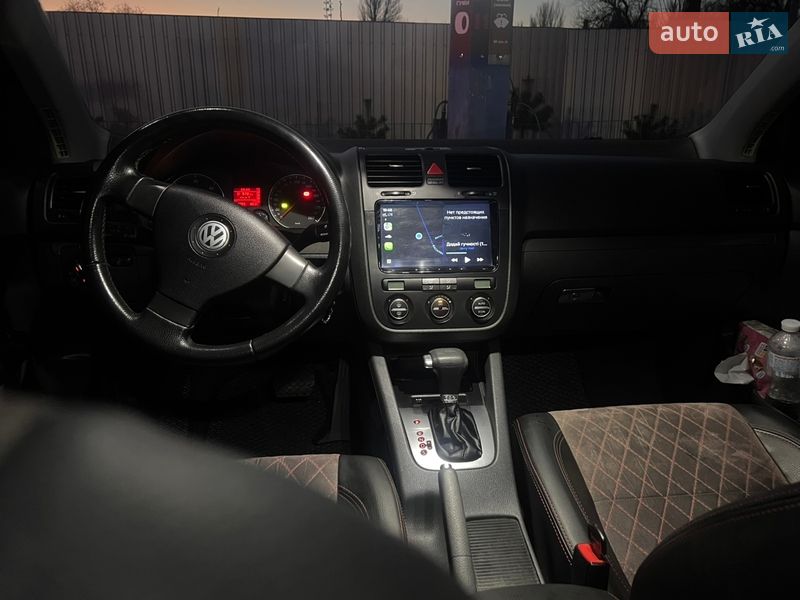 Хэтчбек Volkswagen Golf 2005 в Запорожье