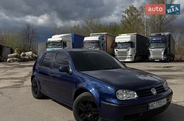 Хэтчбек Volkswagen Golf 2002 в Нововолынске