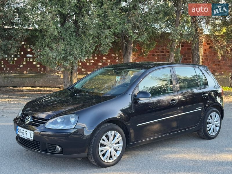 Хэтчбек Volkswagen Golf 2008 в Ужгороде