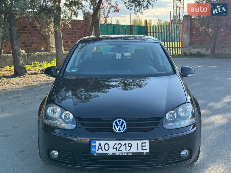 Хэтчбек Volkswagen Golf 2008 в Ужгороде