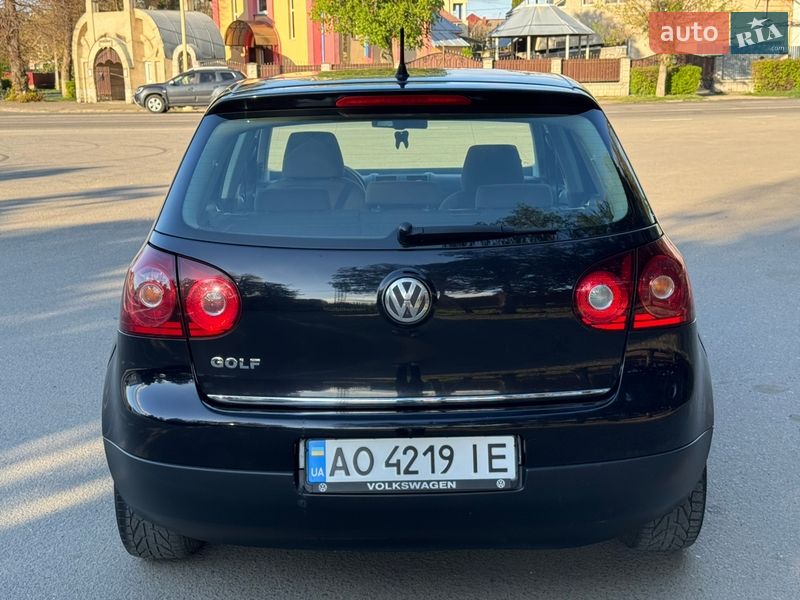Хэтчбек Volkswagen Golf 2008 в Ужгороде