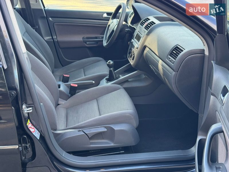 Хэтчбек Volkswagen Golf 2008 в Ужгороде