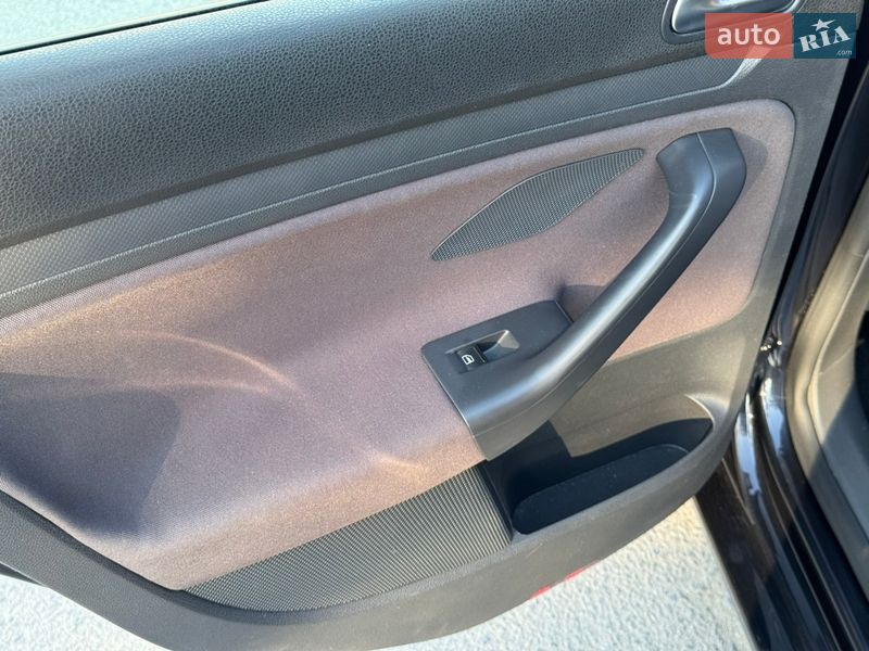 Хэтчбек Volkswagen Golf 2008 в Ужгороде