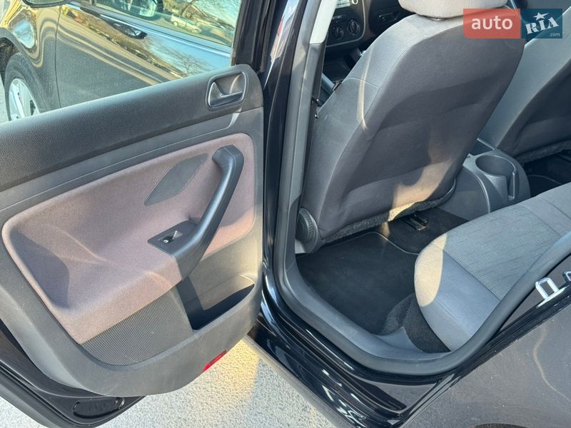 Хэтчбек Volkswagen Golf 2008 в Ужгороде