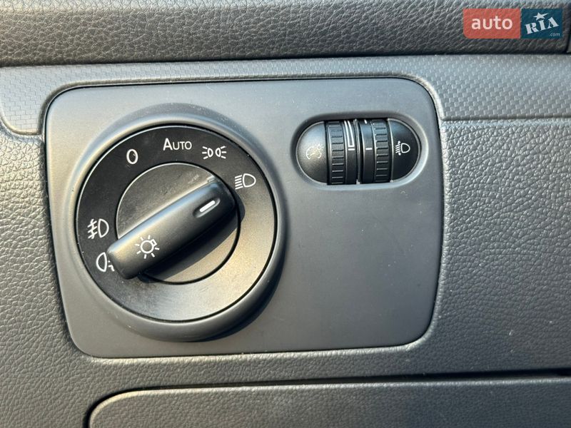 Хэтчбек Volkswagen Golf 2008 в Ужгороде