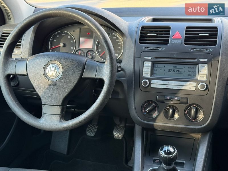 Хэтчбек Volkswagen Golf 2008 в Ужгороде