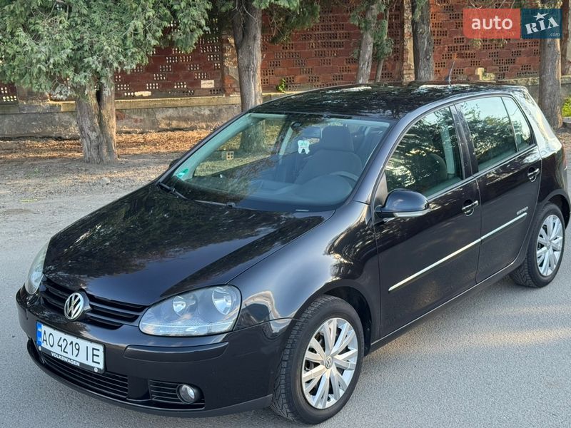 Хэтчбек Volkswagen Golf 2008 в Ужгороде