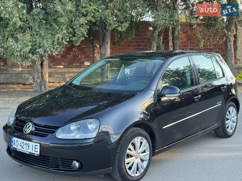 Хэтчбек Volkswagen Golf 2008 в Ужгороде