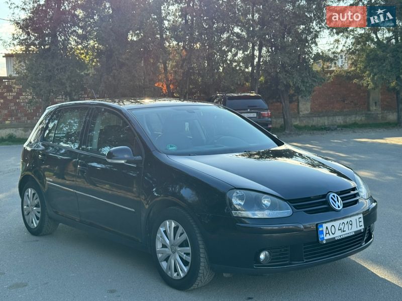Хэтчбек Volkswagen Golf 2008 в Ужгороде
