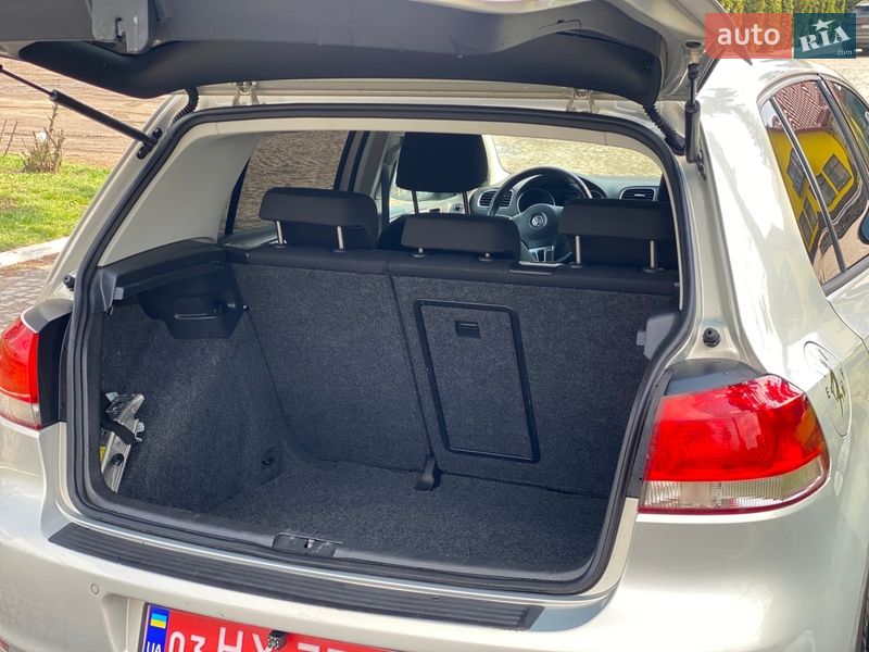 Хэтчбек Volkswagen Golf 2010 в Староконстантинове