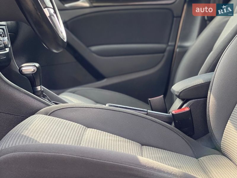 Хэтчбек Volkswagen Golf 2010 в Староконстантинове