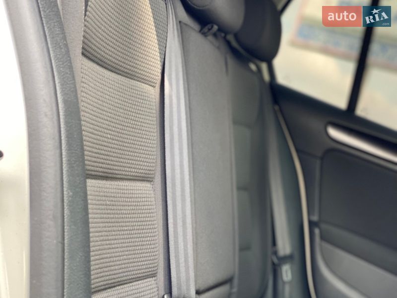 Хэтчбек Volkswagen Golf 2010 в Староконстантинове