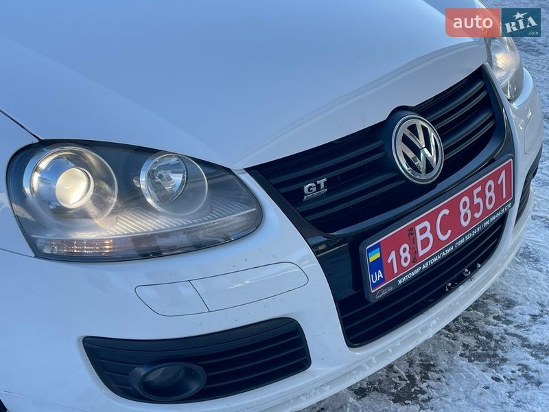 Хэтчбек Volkswagen Golf 2009 в Житомире