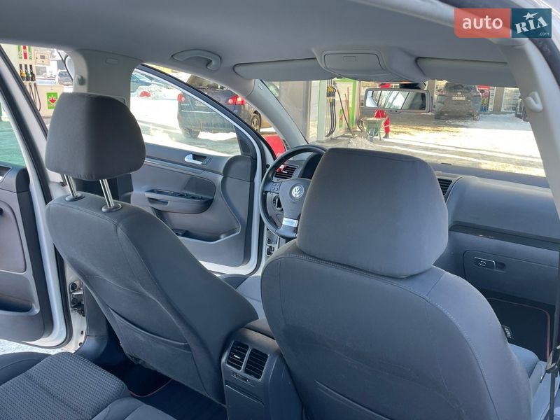 Хэтчбек Volkswagen Golf 2009 в Житомире