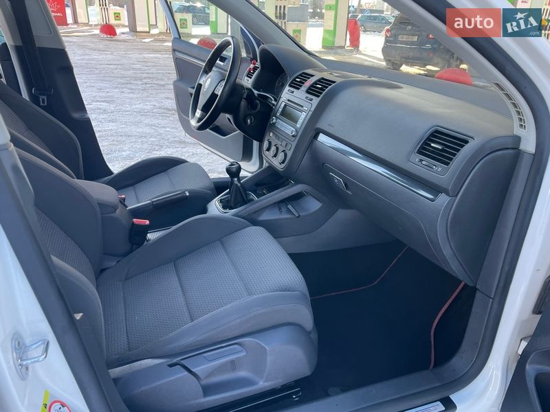 Хэтчбек Volkswagen Golf 2009 в Житомире