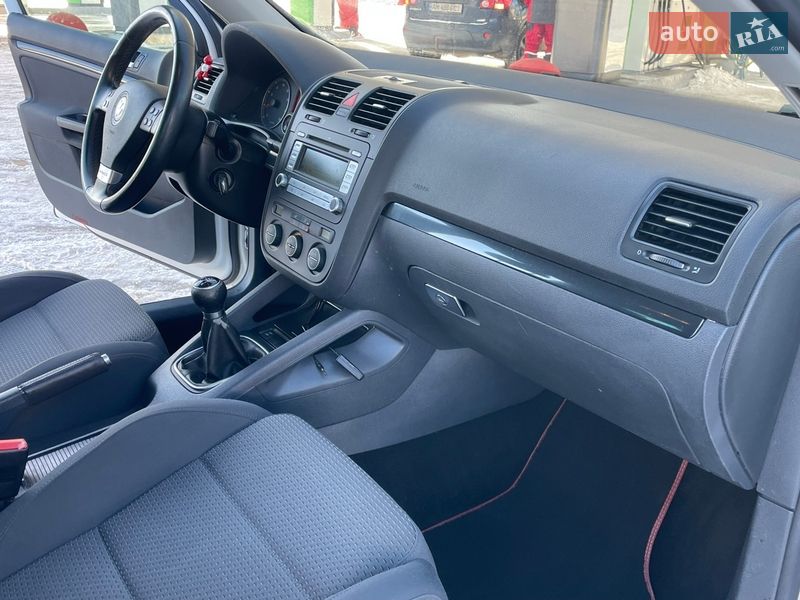 Хэтчбек Volkswagen Golf 2009 в Житомире