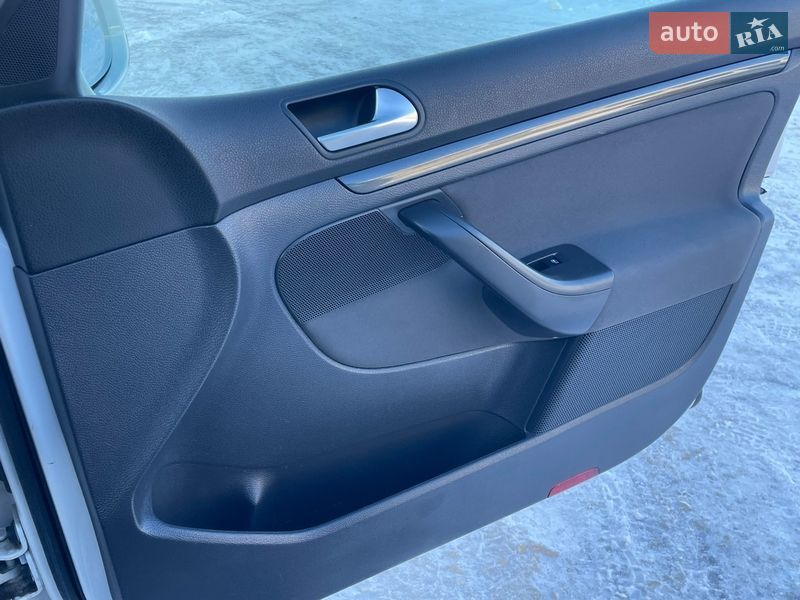 Хэтчбек Volkswagen Golf 2009 в Житомире