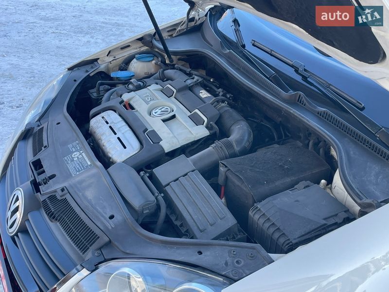 Хэтчбек Volkswagen Golf 2009 в Житомире