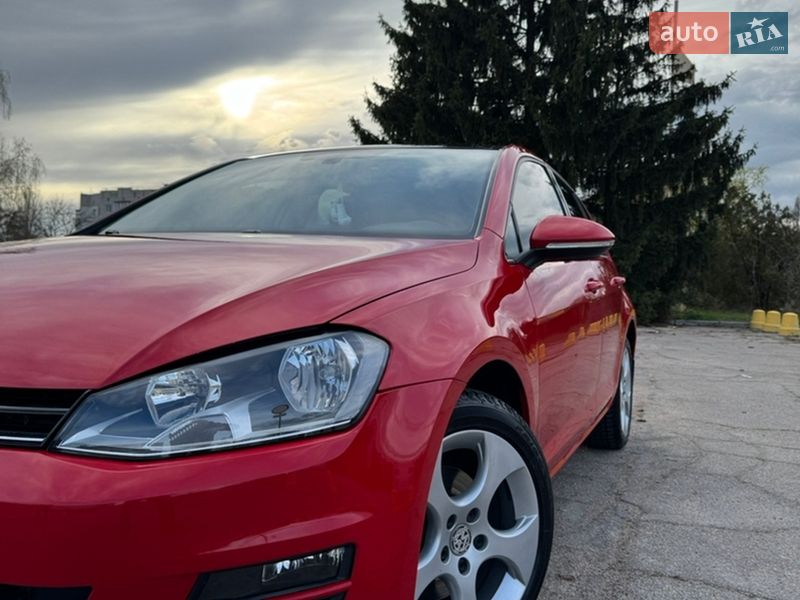 Хэтчбек Volkswagen Golf 2017 в Кропивницком