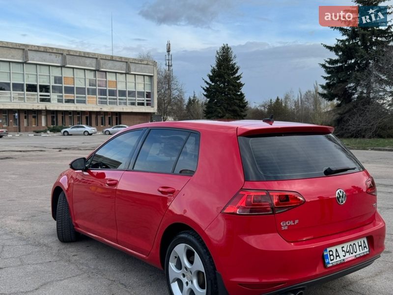 Хэтчбек Volkswagen Golf 2017 в Кропивницком
