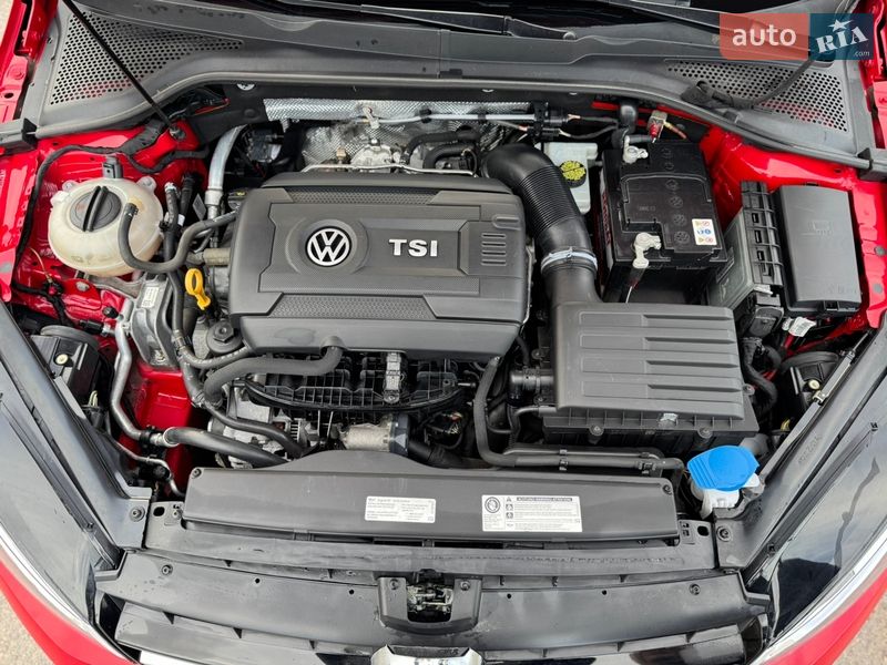 Хэтчбек Volkswagen Golf 2017 в Кропивницком