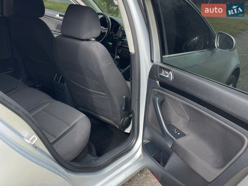 Универсал Volkswagen Golf 2010 в Хмельницком