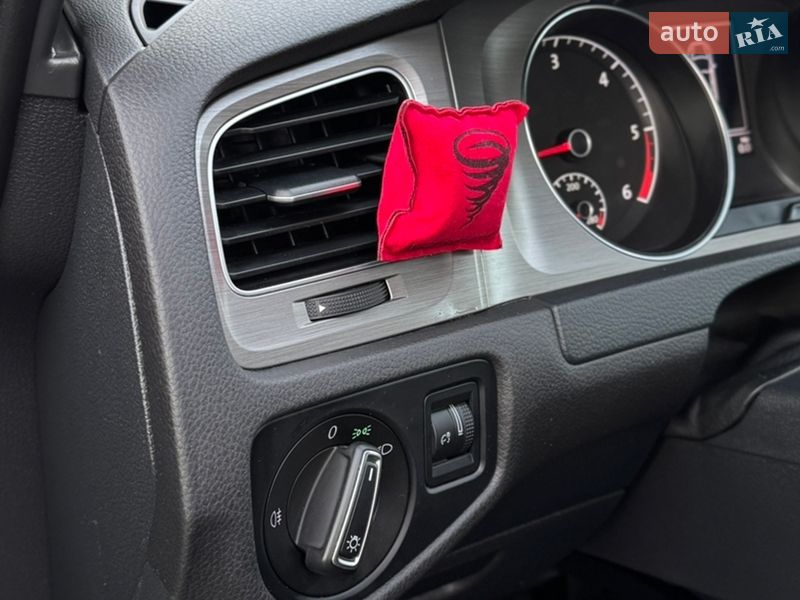 Универсал Volkswagen Golf 2015 в Киеве