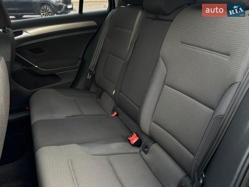 Универсал Volkswagen Golf 2015 в Киеве