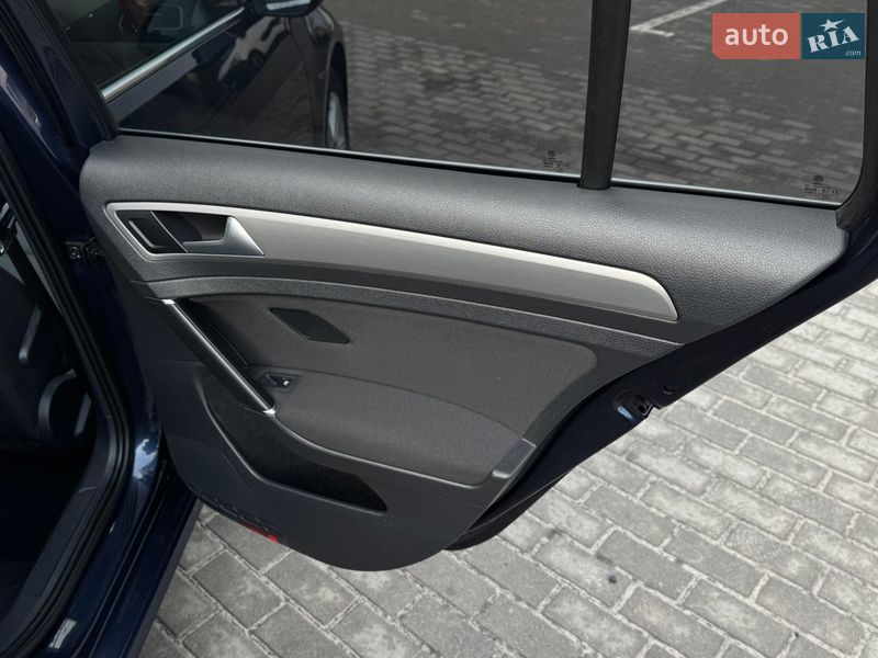 Универсал Volkswagen Golf 2015 в Киеве