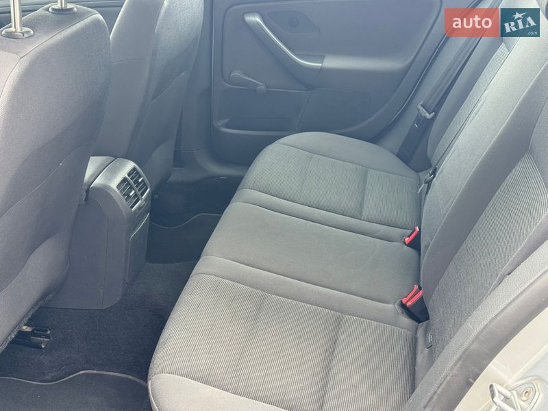 Хэтчбек Volkswagen Golf 2008 в Ахтырке