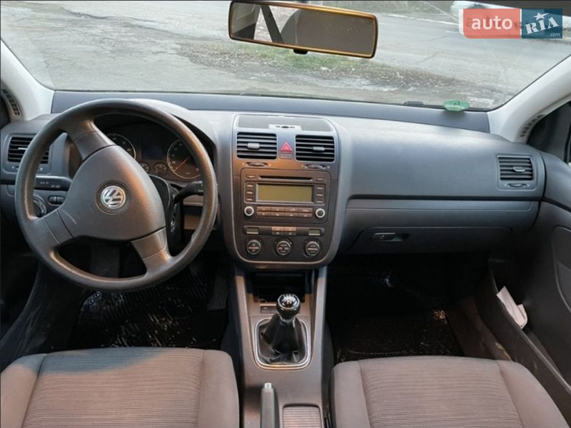 Хэтчбек Volkswagen Golf 2006 в Гайвороне