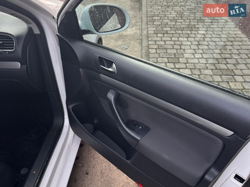 Универсал Volkswagen Golf 2009 в Збараже