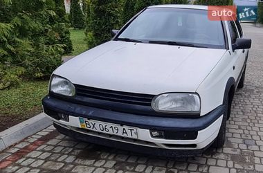 Хетчбек Volkswagen Golf 1995 в Ратному