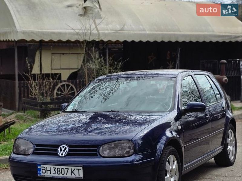 Хэтчбек Volkswagen Golf 2003 в Одессе