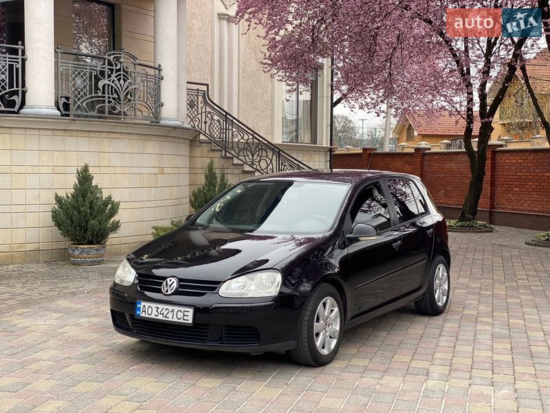 Хетчбек Volkswagen Golf 2005 в Мукачевому