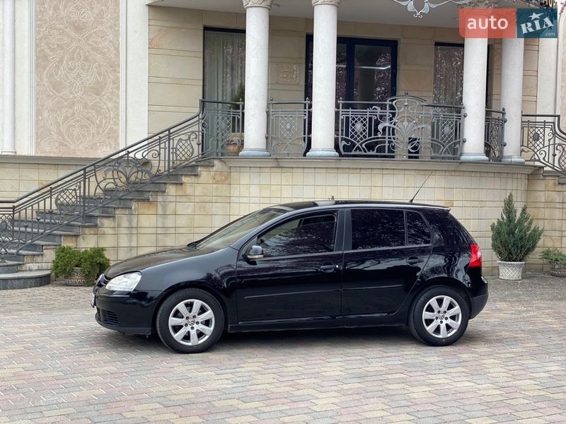 Хетчбек Volkswagen Golf 2005 в Мукачевому