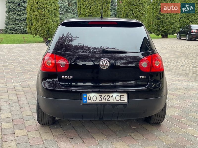 Хетчбек Volkswagen Golf 2005 в Мукачевому