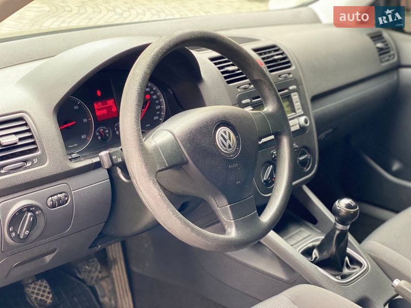 Хетчбек Volkswagen Golf 2005 в Мукачевому
