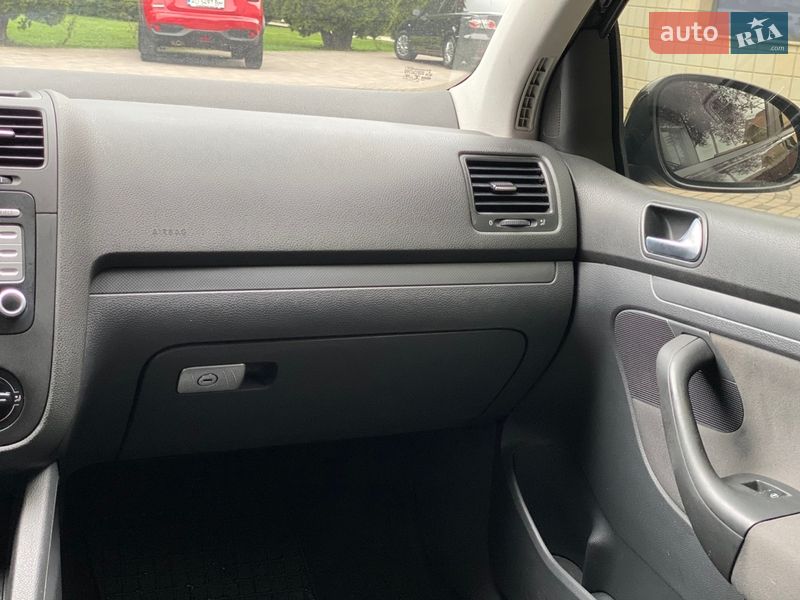 Хетчбек Volkswagen Golf 2005 в Мукачевому