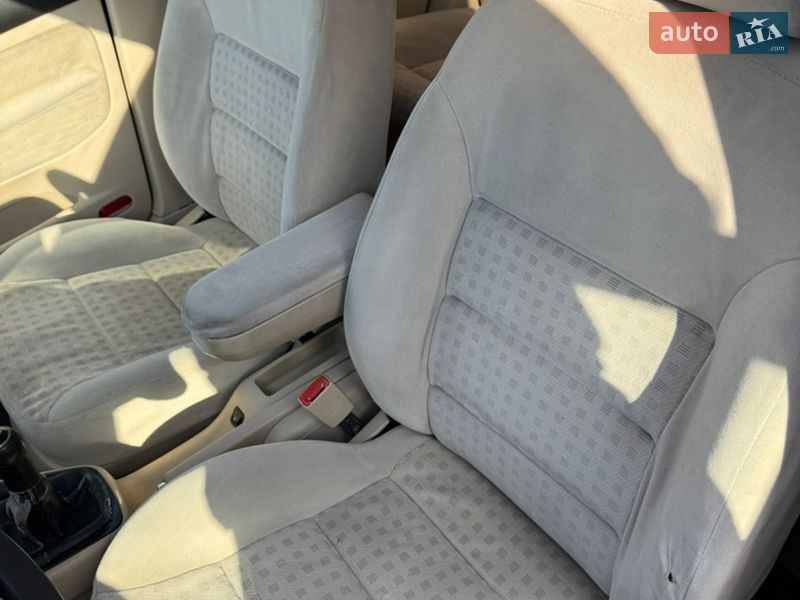 Универсал Volkswagen Golf 2001 в Чернигове