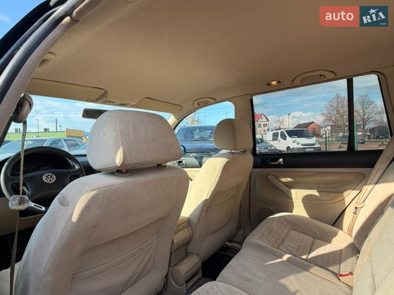 Универсал Volkswagen Golf 2001 в Чернигове